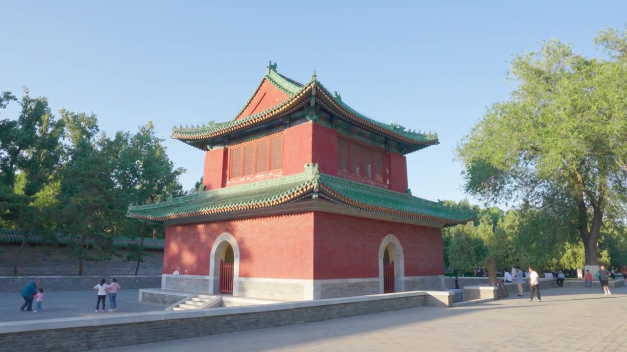 北京地坛公园钟楼，古代建筑，红墙绿瓦，4K移动拍摄视频素材