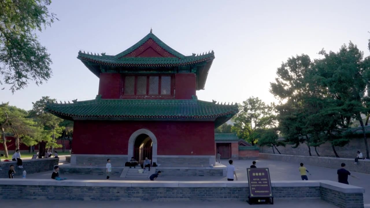 北京地坛公园钟楼，古代建筑，红墙绿瓦，4K移动拍摄视频素材