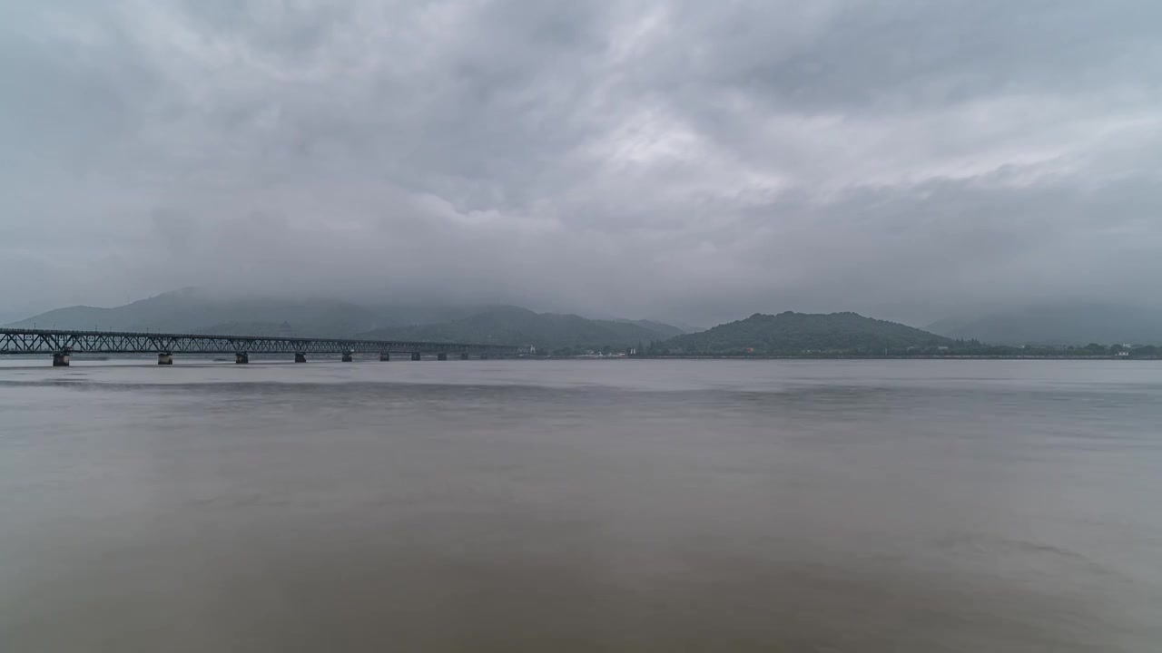 杭州 钱塘江大桥 六和塔 西湖群山 烟雨江南 延时视频素材