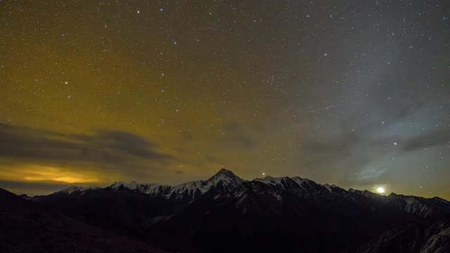 四川川西贡嘎雪山子梅垭口星空月升延时视频素材