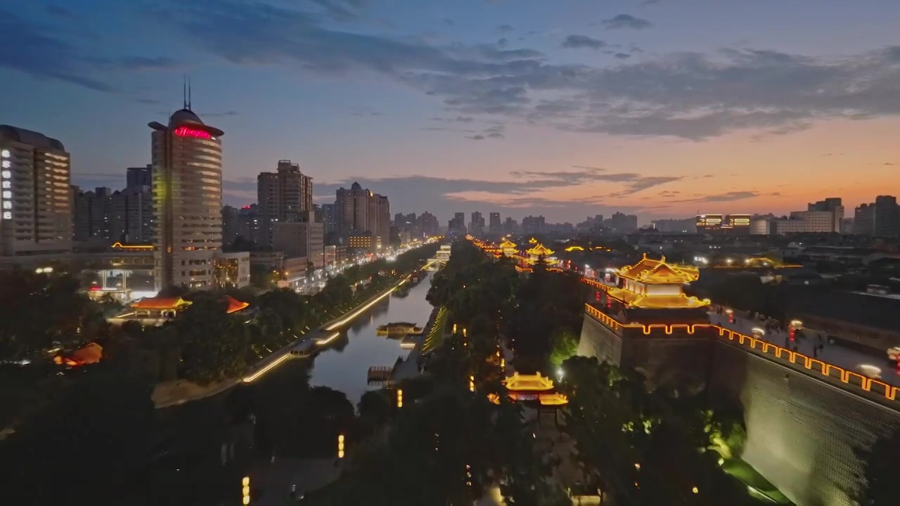 航拍西安南门城墙晚霞夜景视频素材