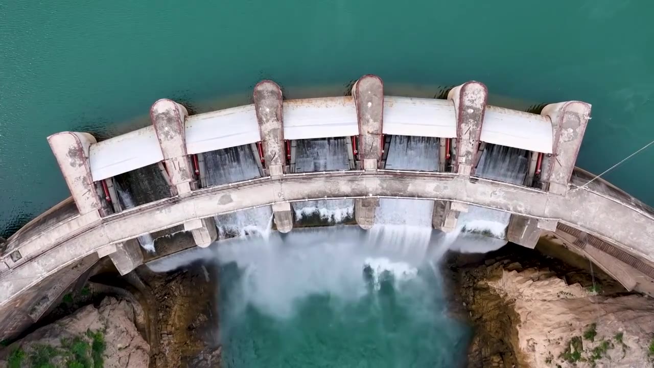 水库 挂壁公路视频素材