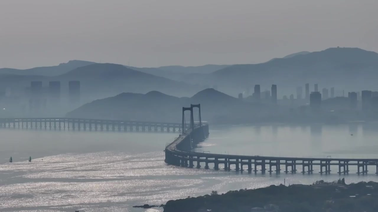 20240604如海市蜃楼般的大连星海大桥视频视频素材