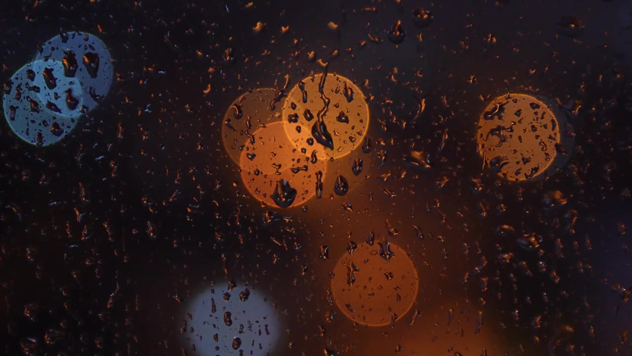 雨夜，下雨天，玻璃上的雨滴，闪电，电闪雷鸣视频素材