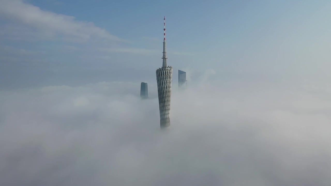 广州平流雾之上的广州地标建筑珠江新城视频素材