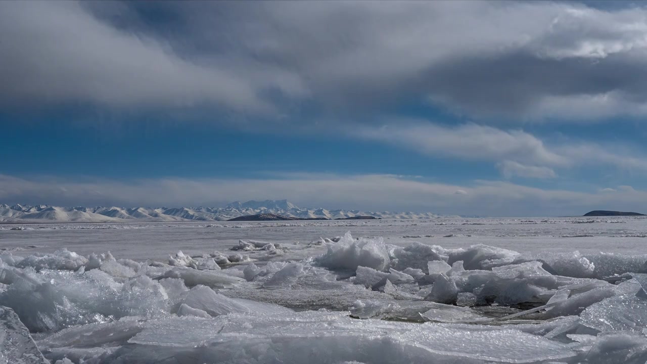 西藏那曲纳木措圣象天门湖泊雪山高空延时视频素材