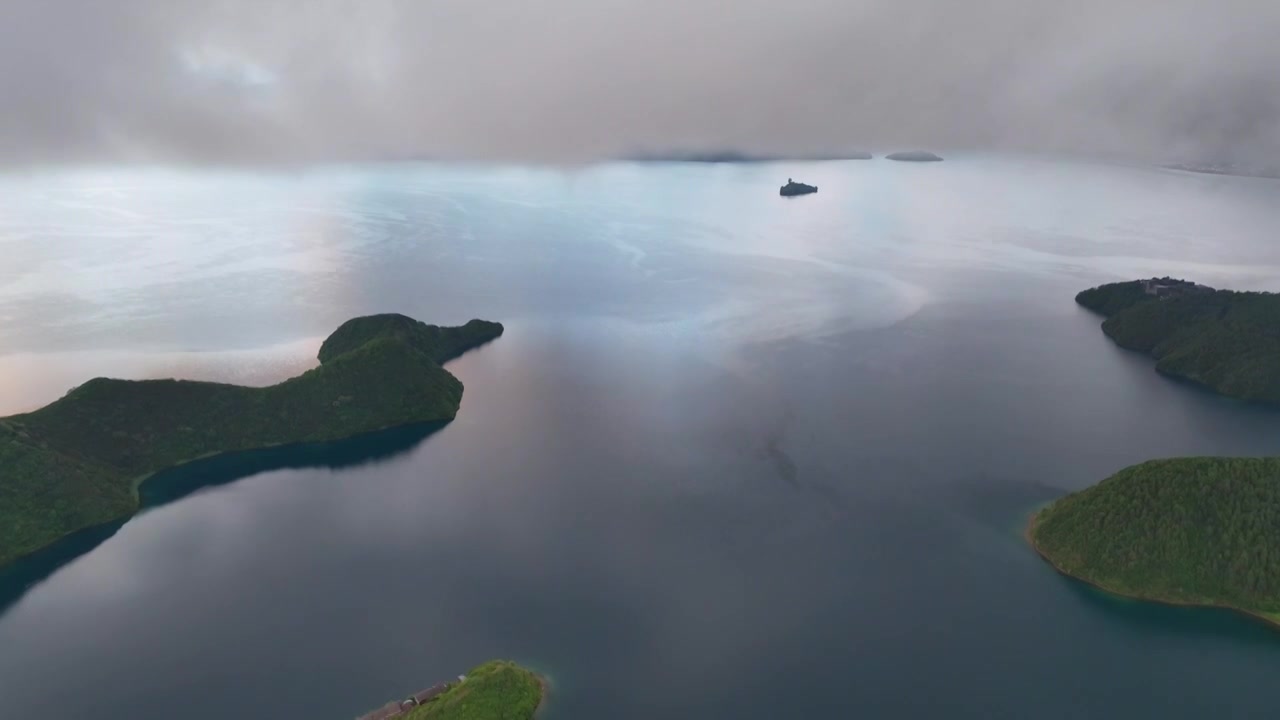 4K高清航拍泸沽湖清晨静谧时光视频素材