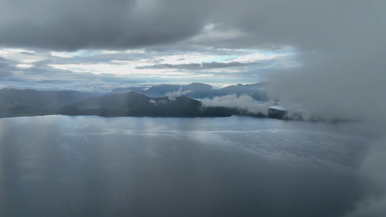 4K高清航拍泸沽湖清晨静谧时光视频素材