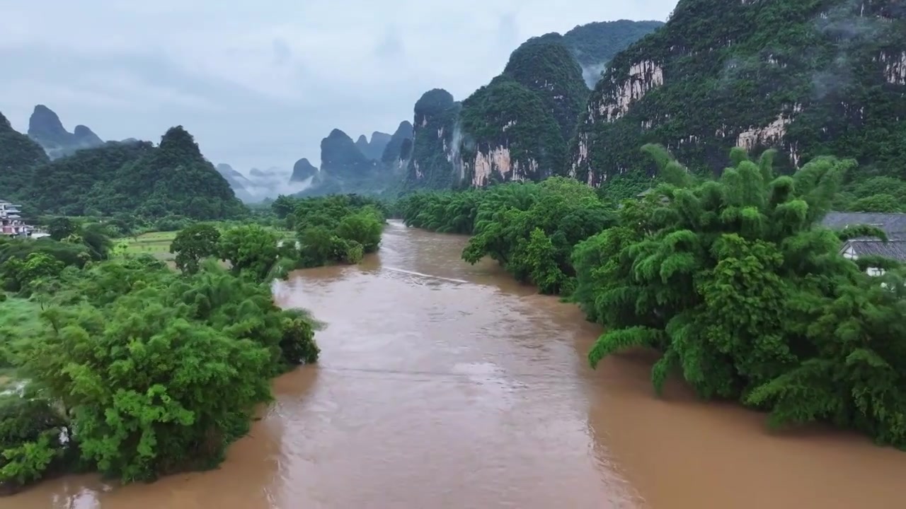 广西桂林阳朔漓江洪水洪峰过境视频素材