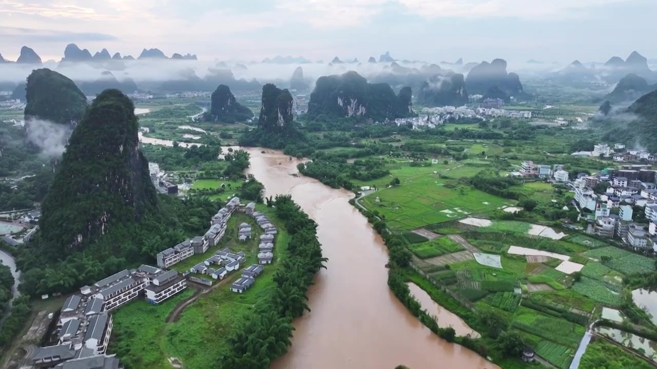 广西桂林阳朔漓江洪水洪峰过境视频素材