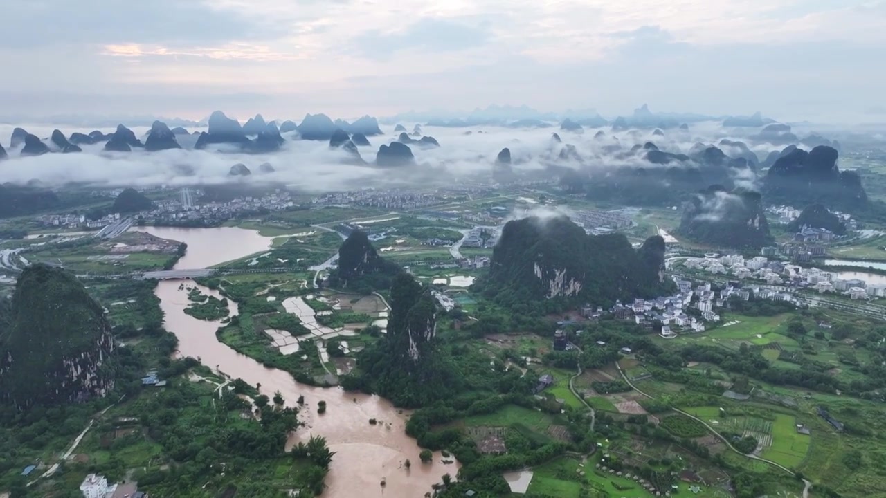 广西桂林阳朔漓江洪水洪峰过境视频素材