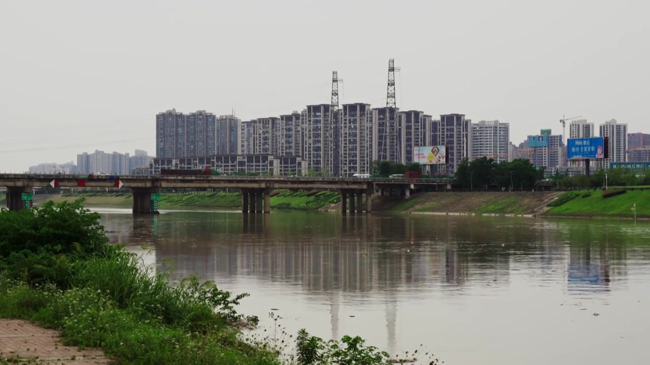 大暴雨后涨洪水的浏阳河视频素材