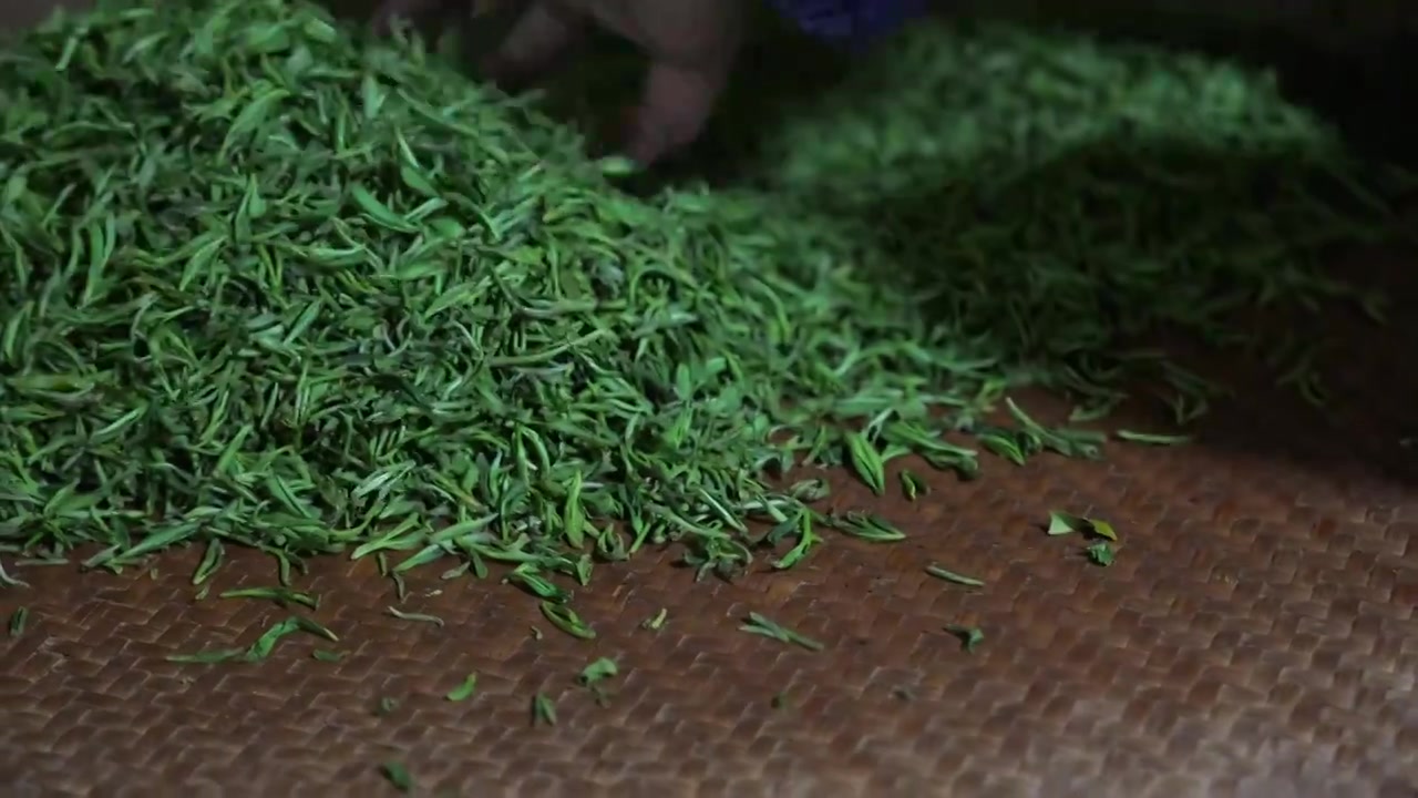 传统茶叶炒制流程视频素材