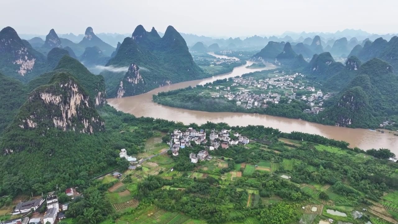 汛期桂林漓江洪水洪峰过境视频素材