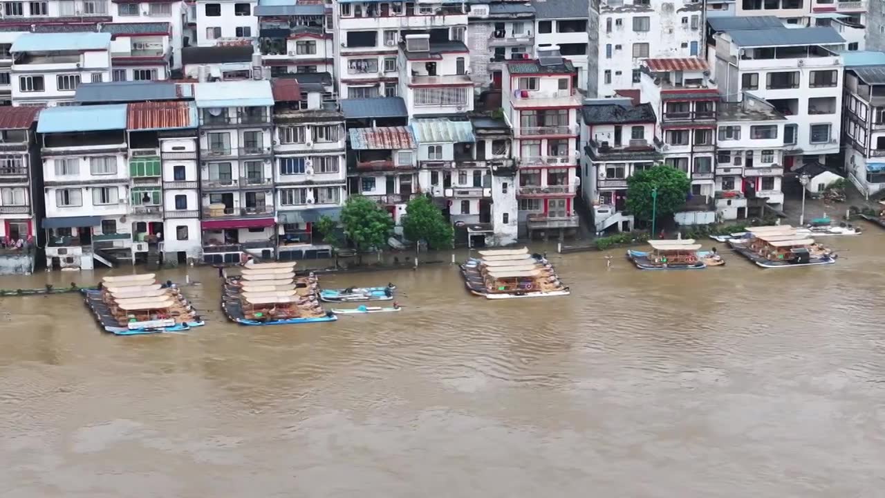 汛期桂林漓江洪水洪峰过境视频素材