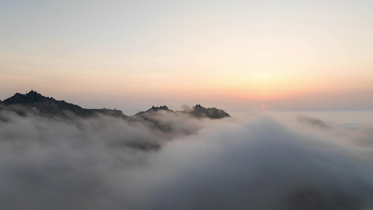 在崂山上拍的崂山云海日出视频素材