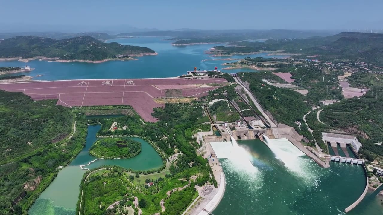 河南黄河小浪底水库汛期泄洪排水排沙视频素材