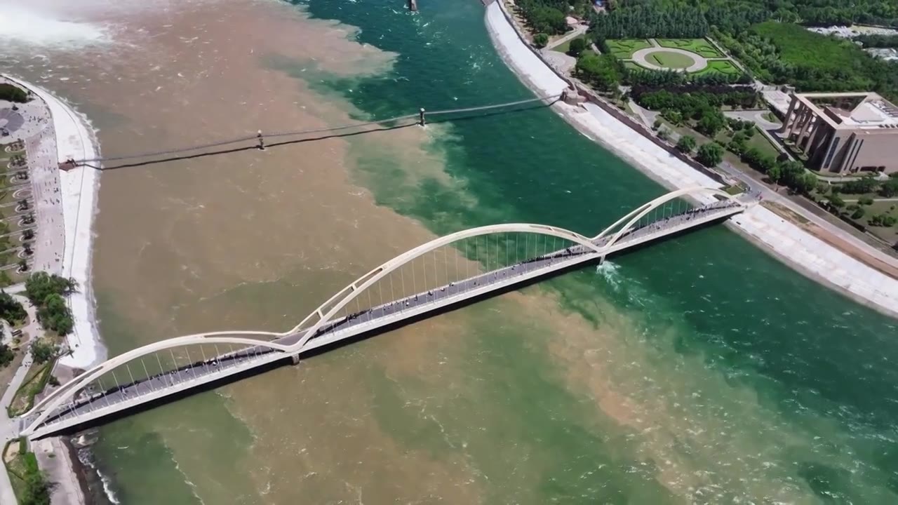 河南黄河小浪底水库汛期泄洪排水排沙视频素材