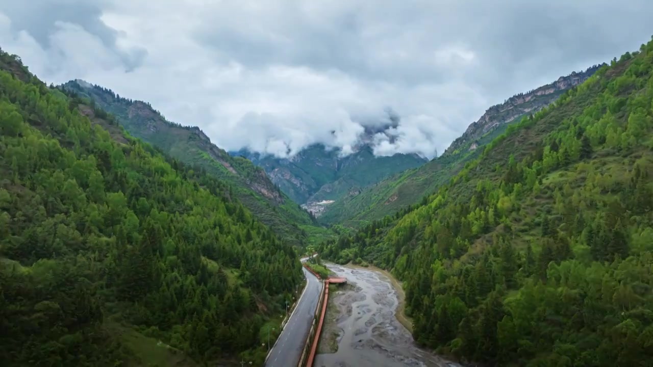 扎尕那 洛克之路 国家地质公园 高原 高山 森林 草甸 天空 云 云景 乡村 延时摄影视频下载