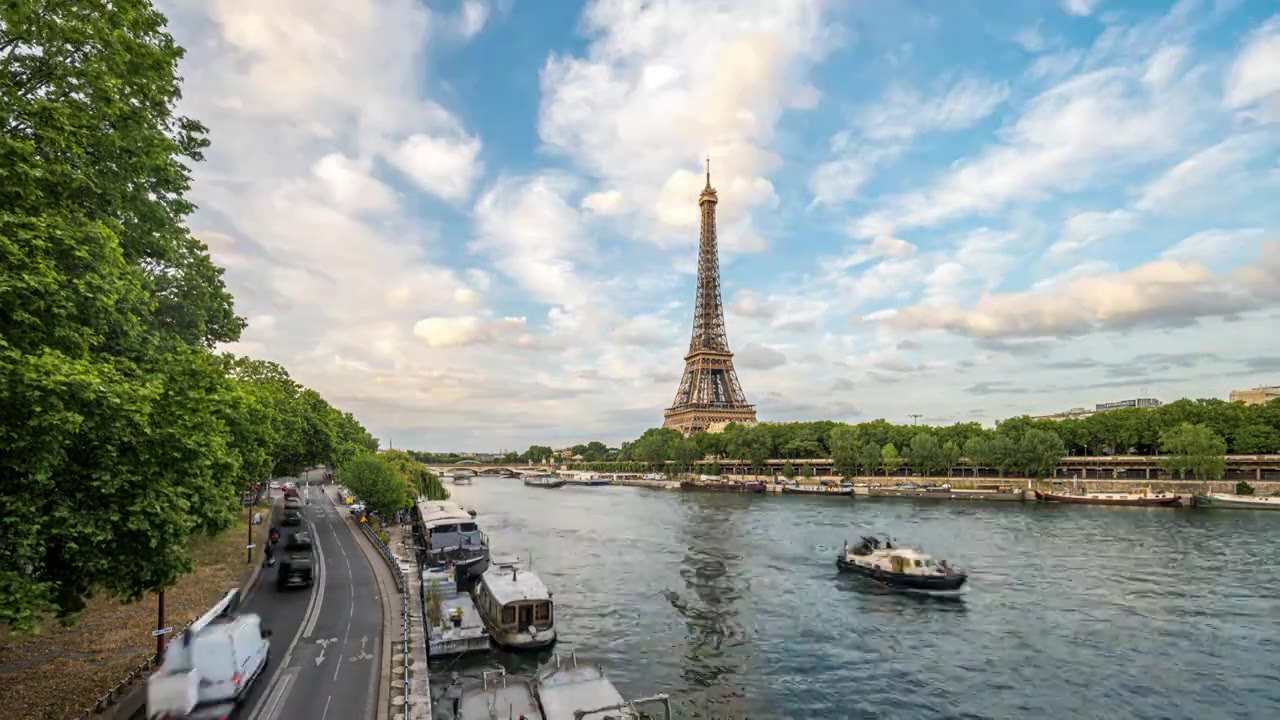 巴黎塞纳河畔蓝天白云下的埃菲尔铁塔延时盛宴视频购买