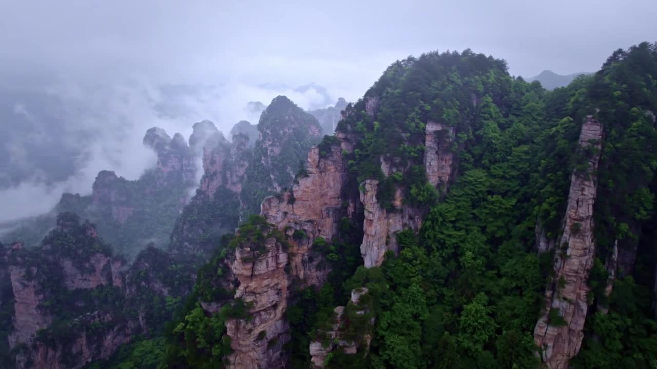 张家界国家森林公园天然长城景区雨后航拍合集视频素材