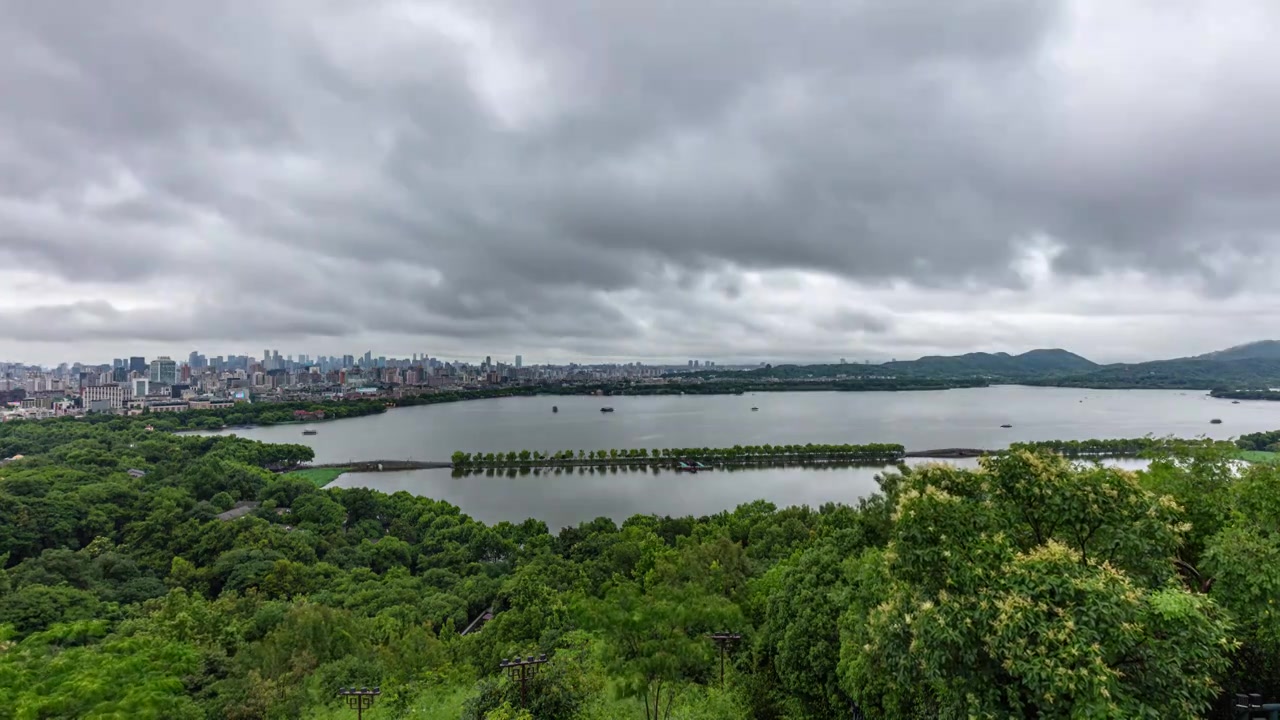 浙江杭州宝石山俯瞰西湖全景雨后云海视频下载