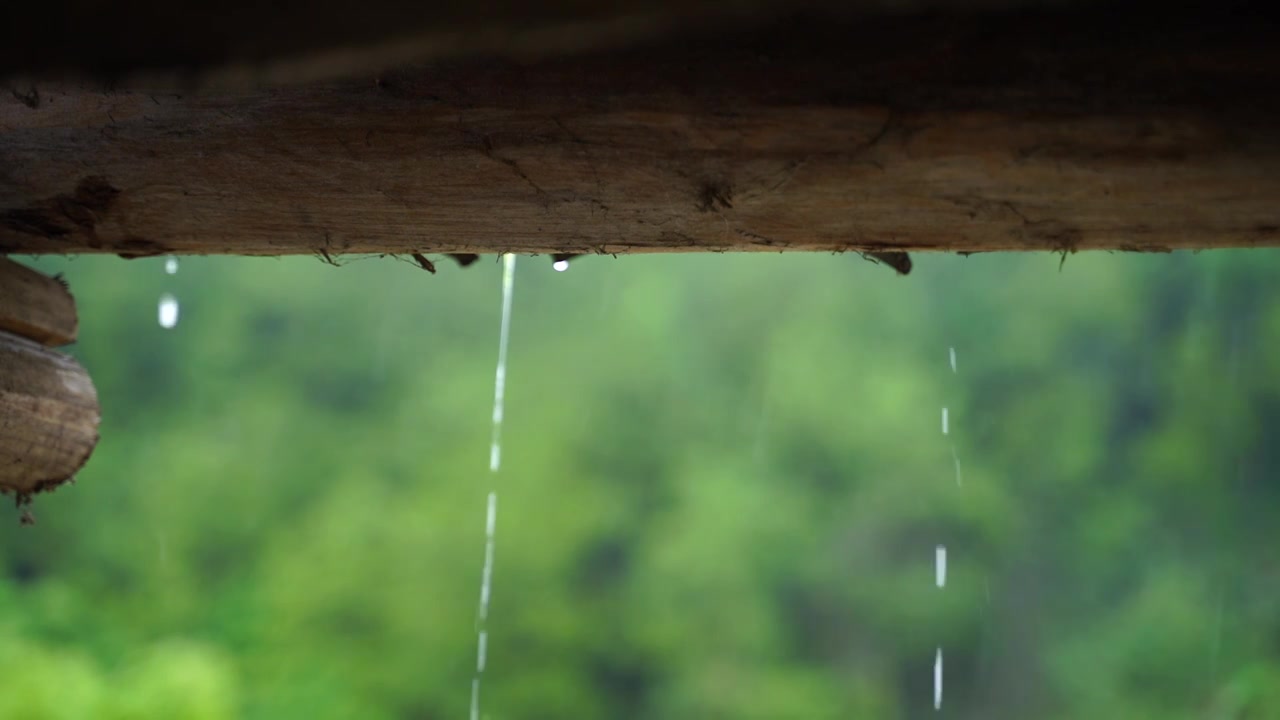 下雨天的屋檐视频素材