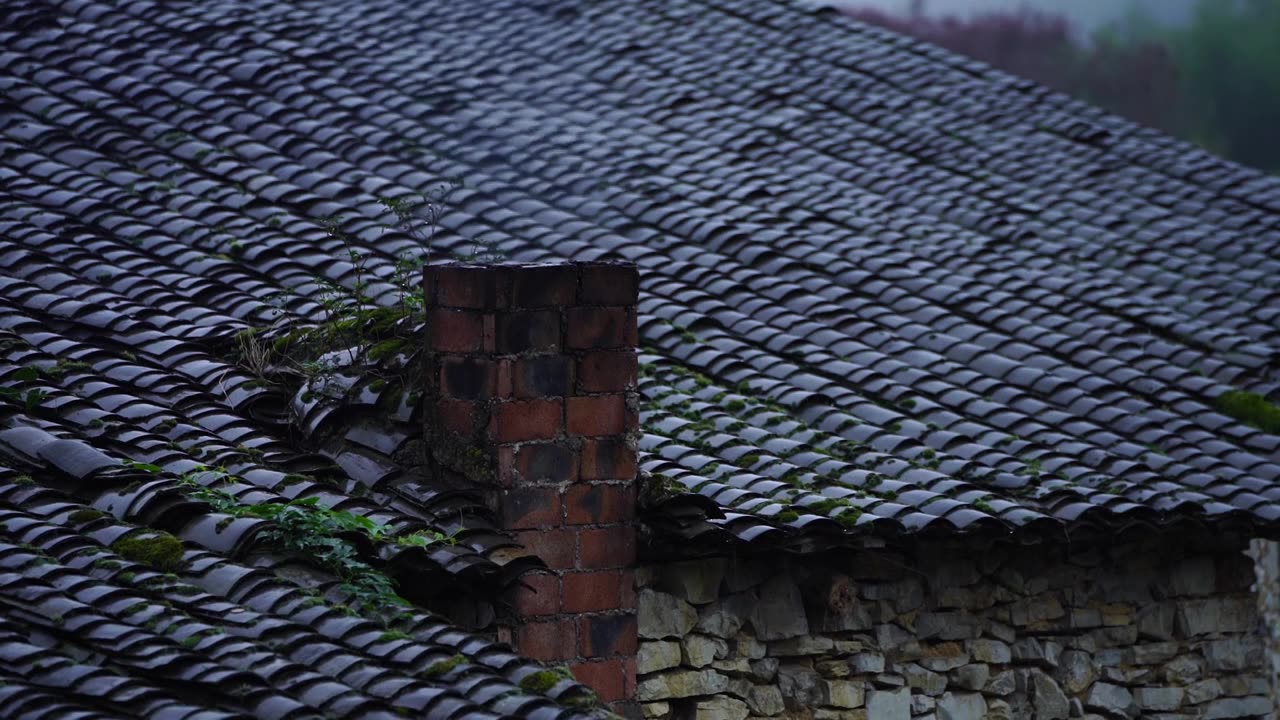 下雨天的炊烟视频素材