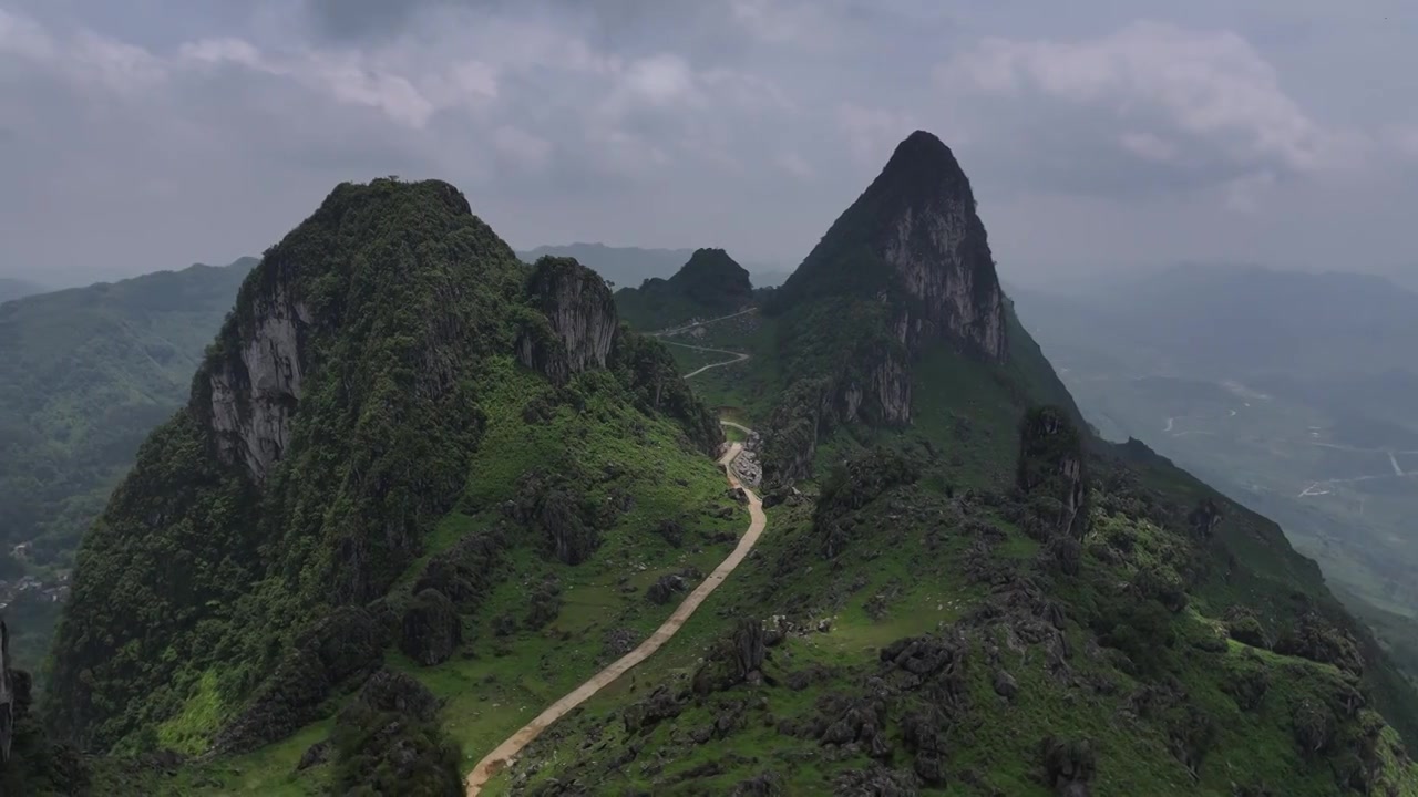 贵州六盘水六枝龙脊山龙脊天路视频素材