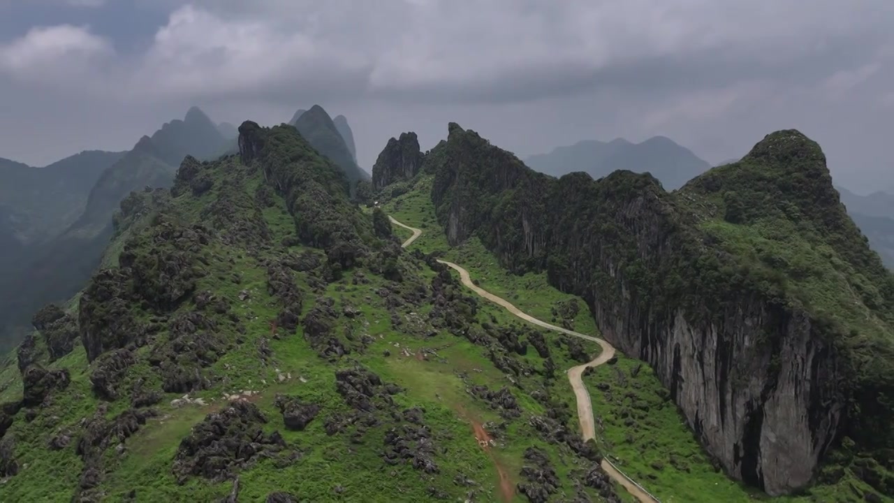 贵州六盘水六枝龙脊山龙脊天路视频素材