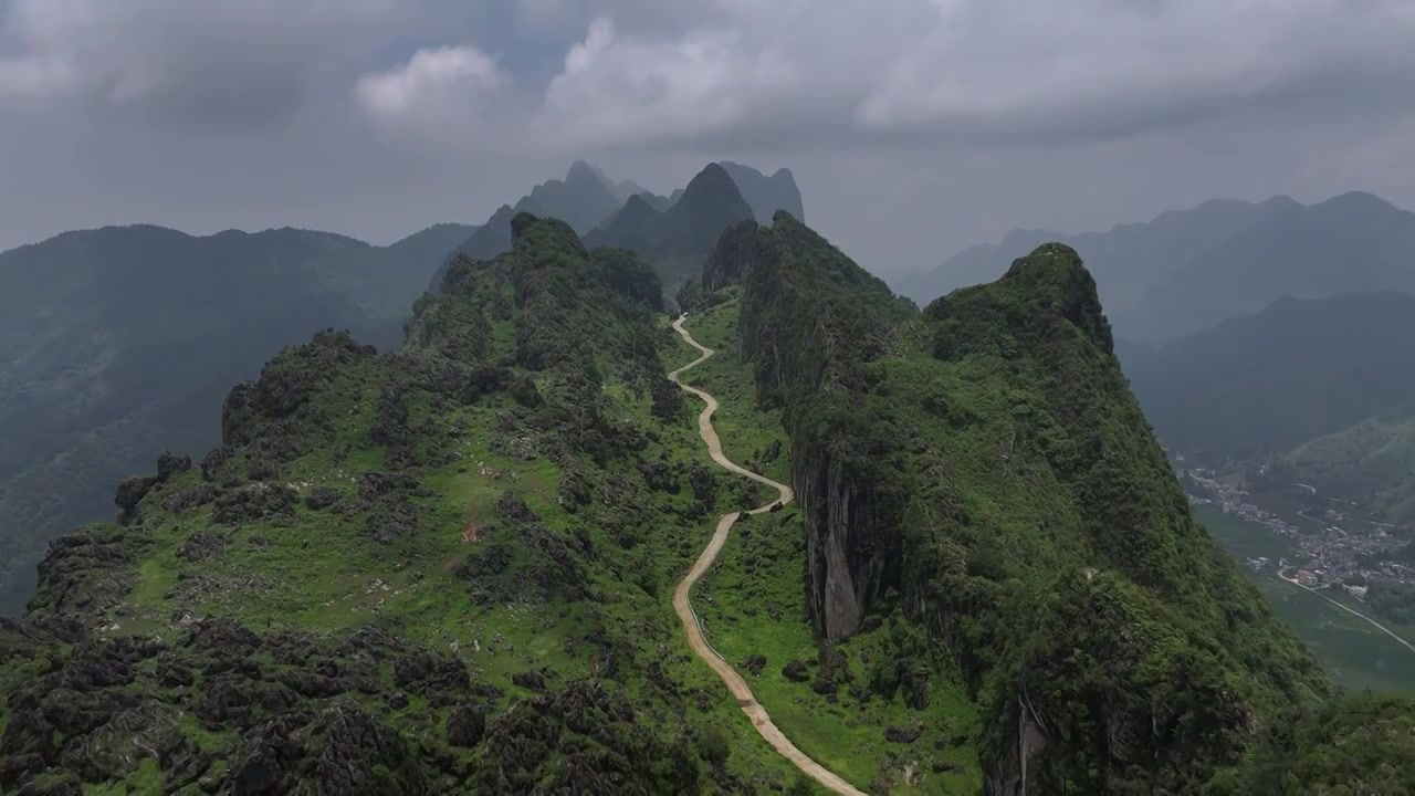 贵州六盘水六枝龙脊山龙脊天路视频素材