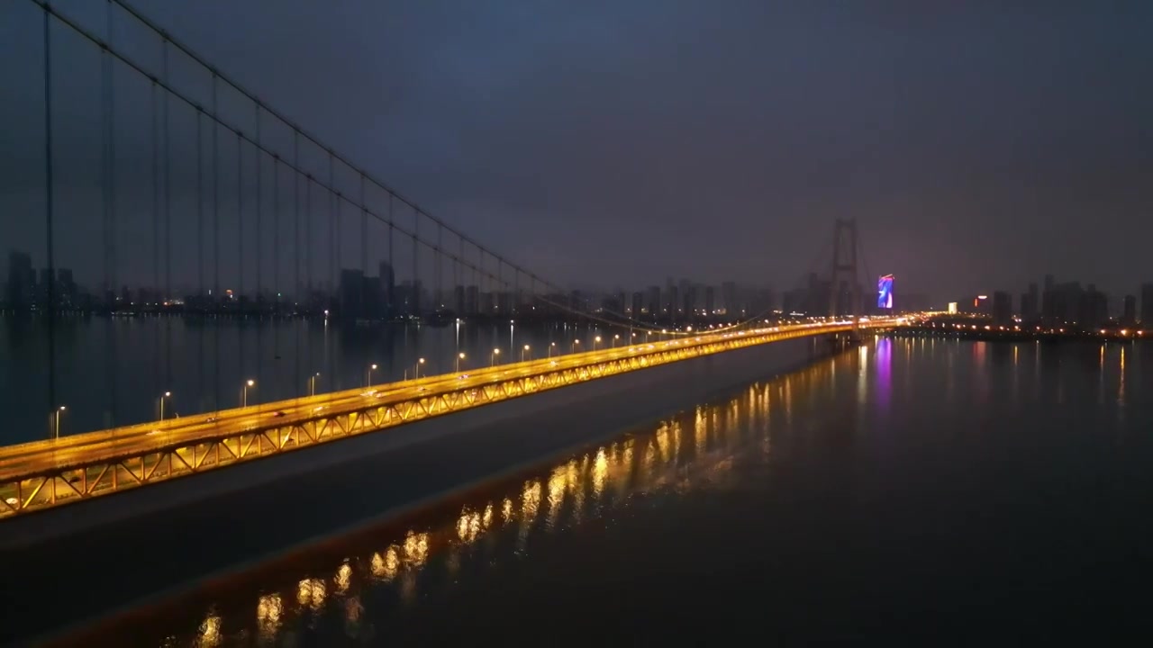 6月29日武汉暴雨后云蒸霞蔚晚霞漫天，火烧云极其壮观视频下载