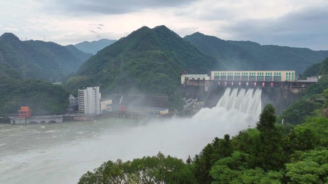 湖南 安化 柘溪水库 泄洪 暴雨 水位上涨视频素材