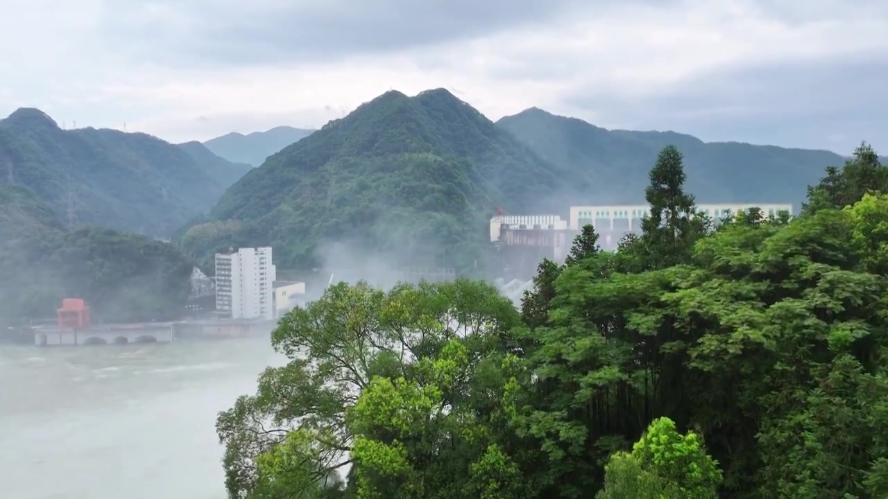 湖南 安化 柘溪水库 泄洪 暴雨 水位上涨视频素材