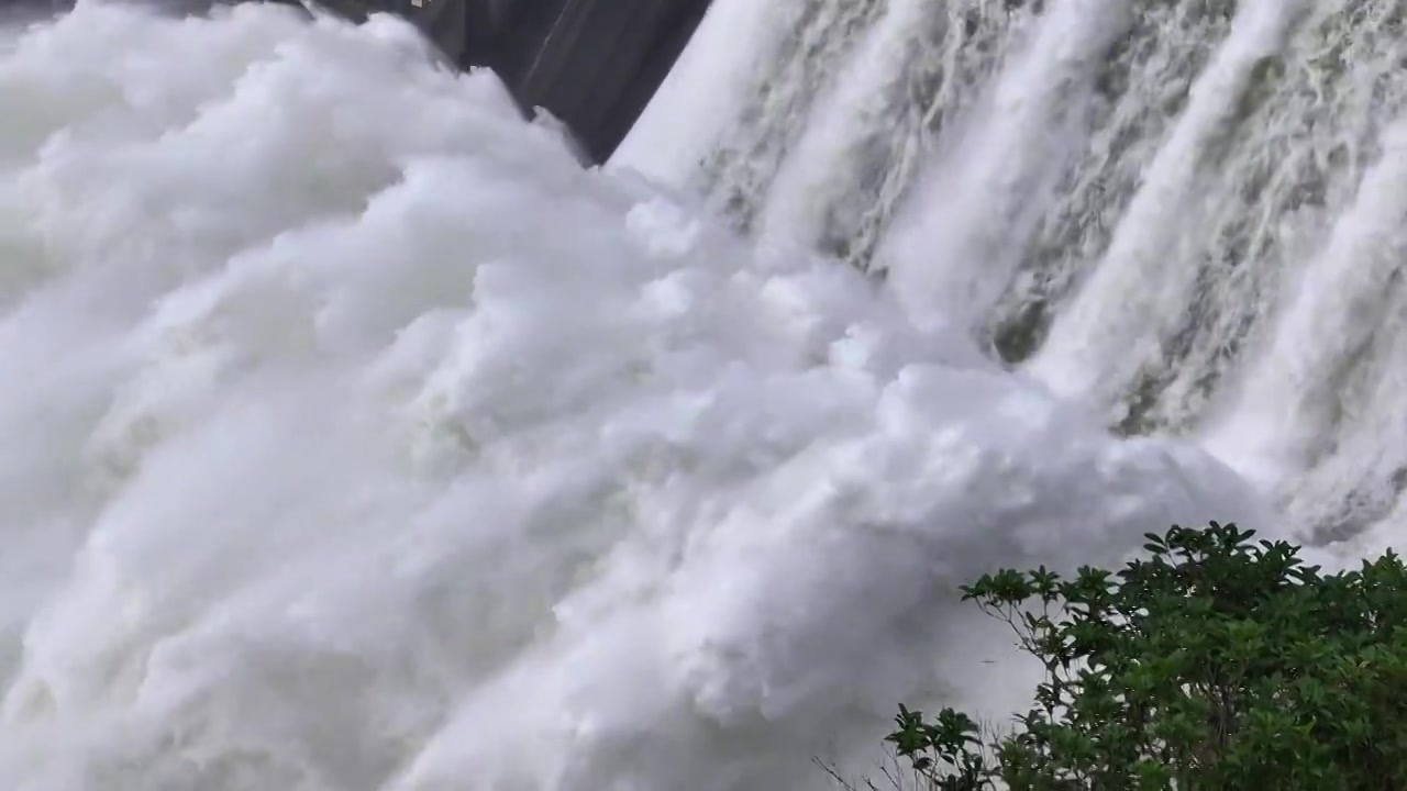 湖南 安化 柘溪水库 泄洪 暴雨 水位上涨视频素材