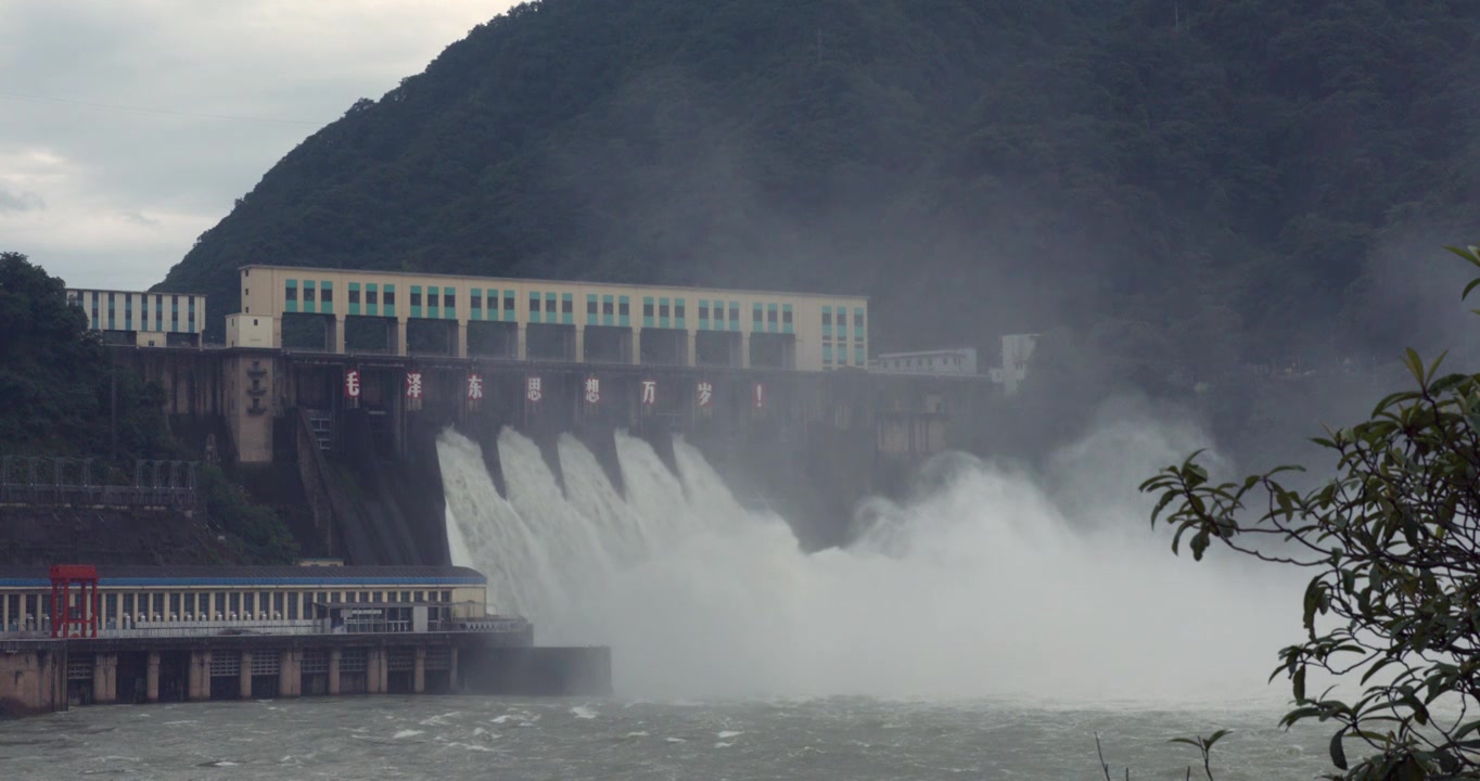 水电站大坝泄洪慢镜头视频素材