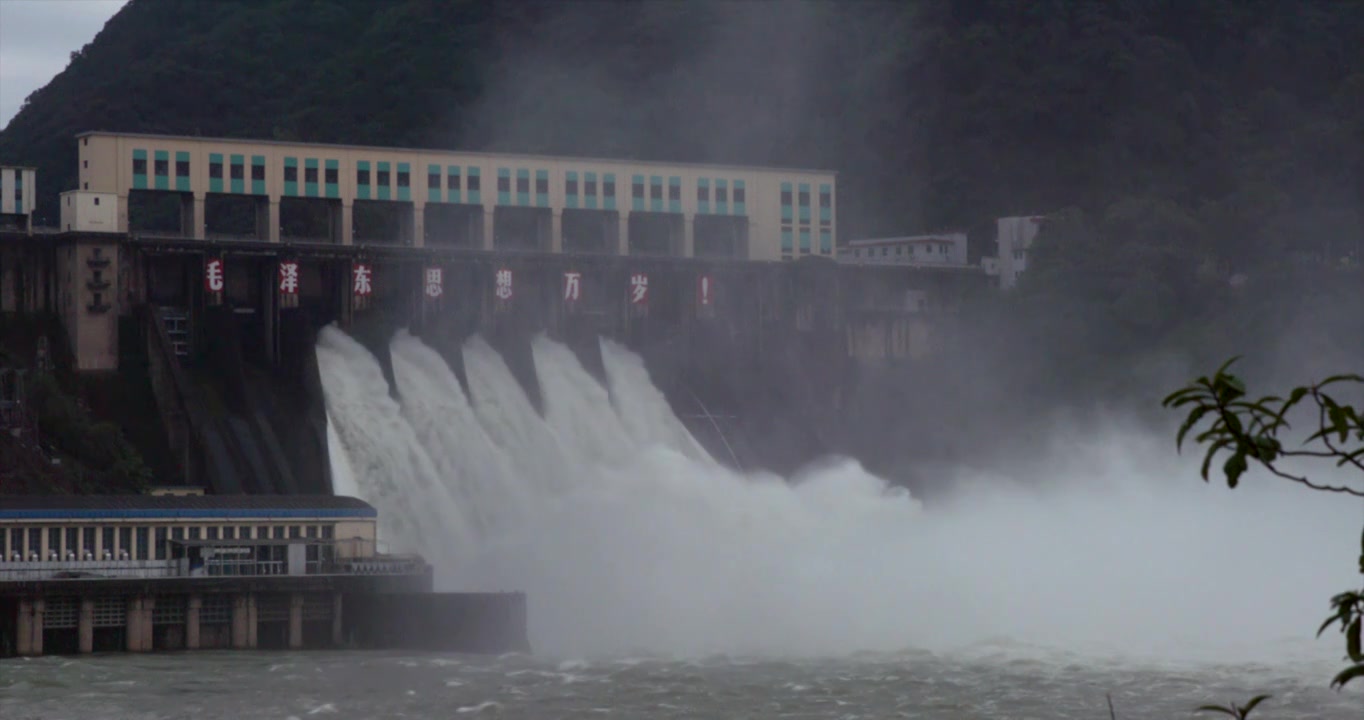 水电站大坝泄洪慢镜头视频素材