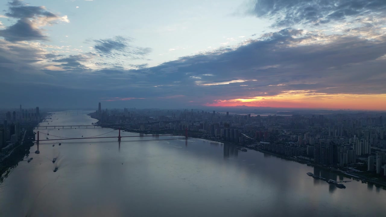 7月4日早上武汉朝霞红满天视频下载