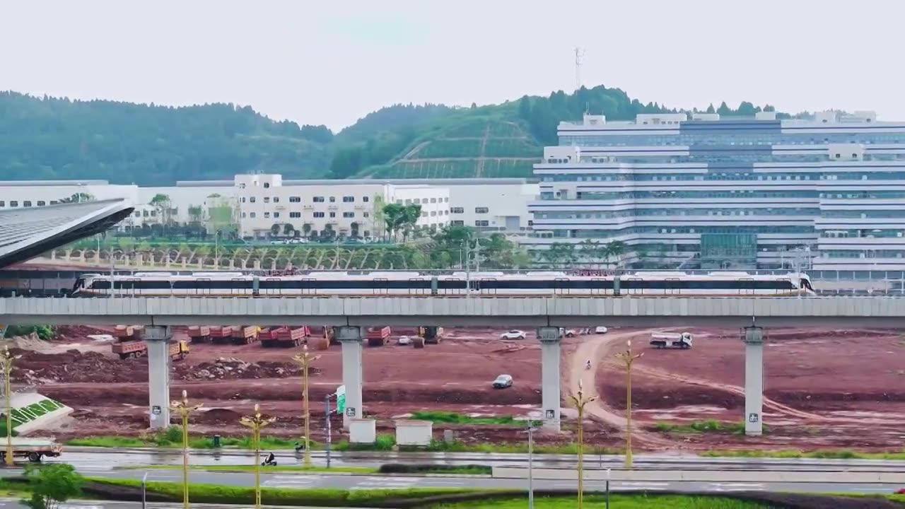 航拍四川成都轨道交通S3线 资阳线空载运行视频素材