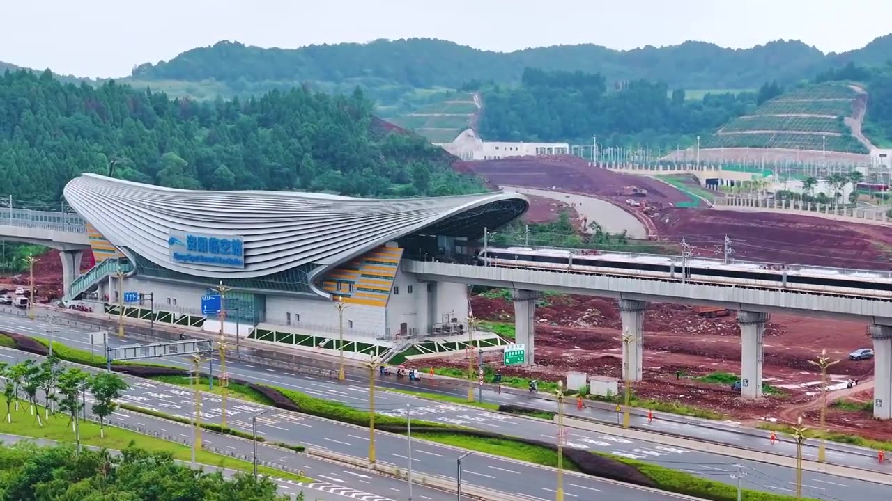 航拍四川成都轨道交通S3线 资阳线空载运行视频素材