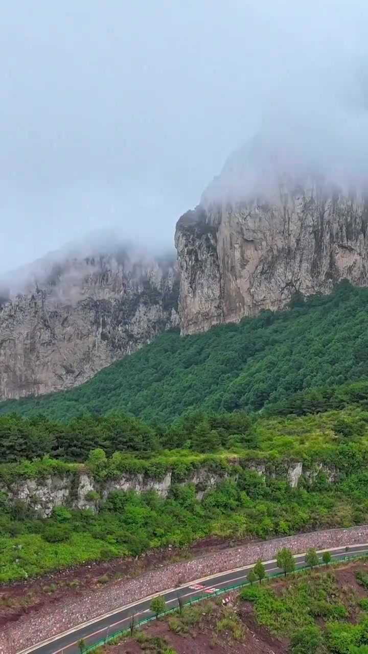 航拍山西长治太行山夏日云雾视频素材