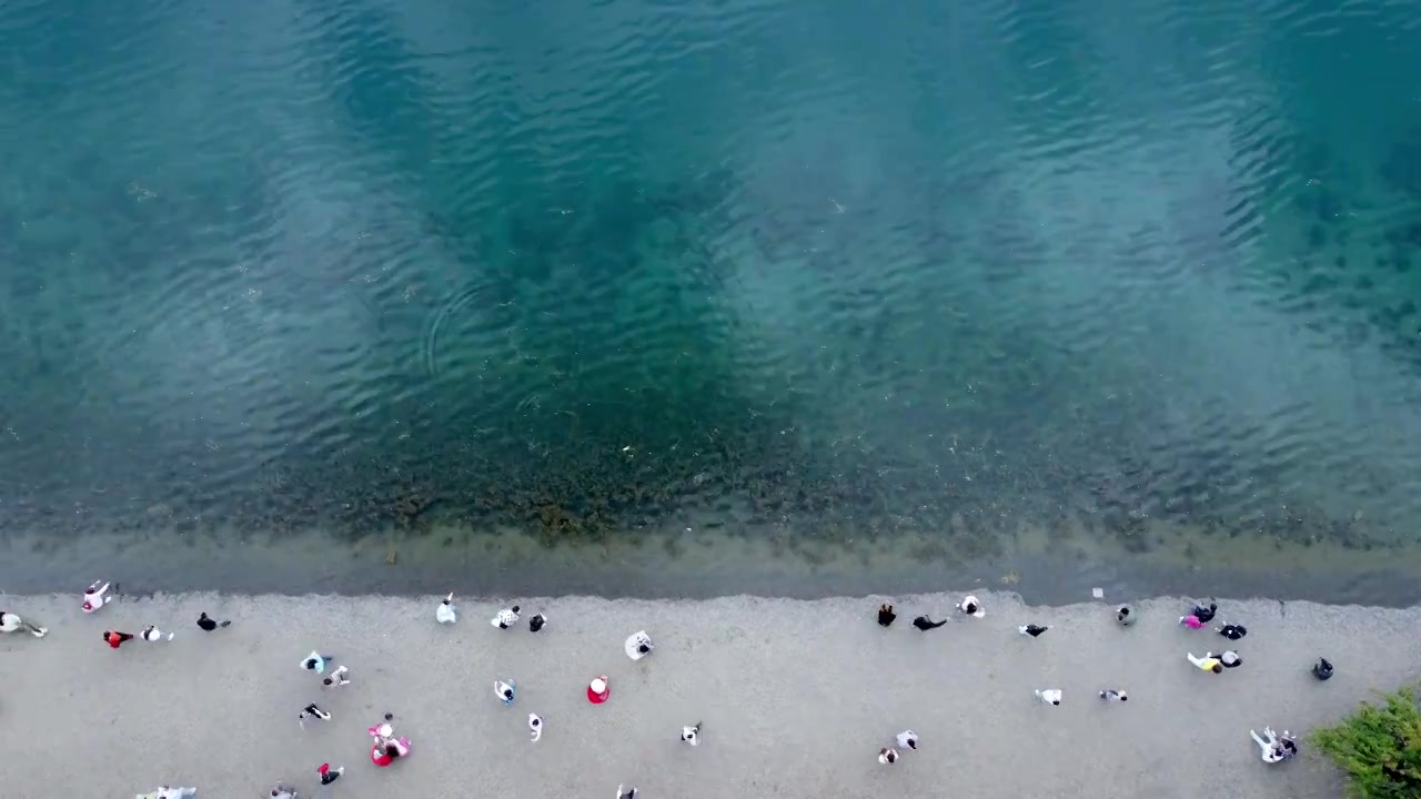 云南泸沽湖大环线：碧波荡漾下的泸沽湖、格姆女神山，风景秀丽视频素材