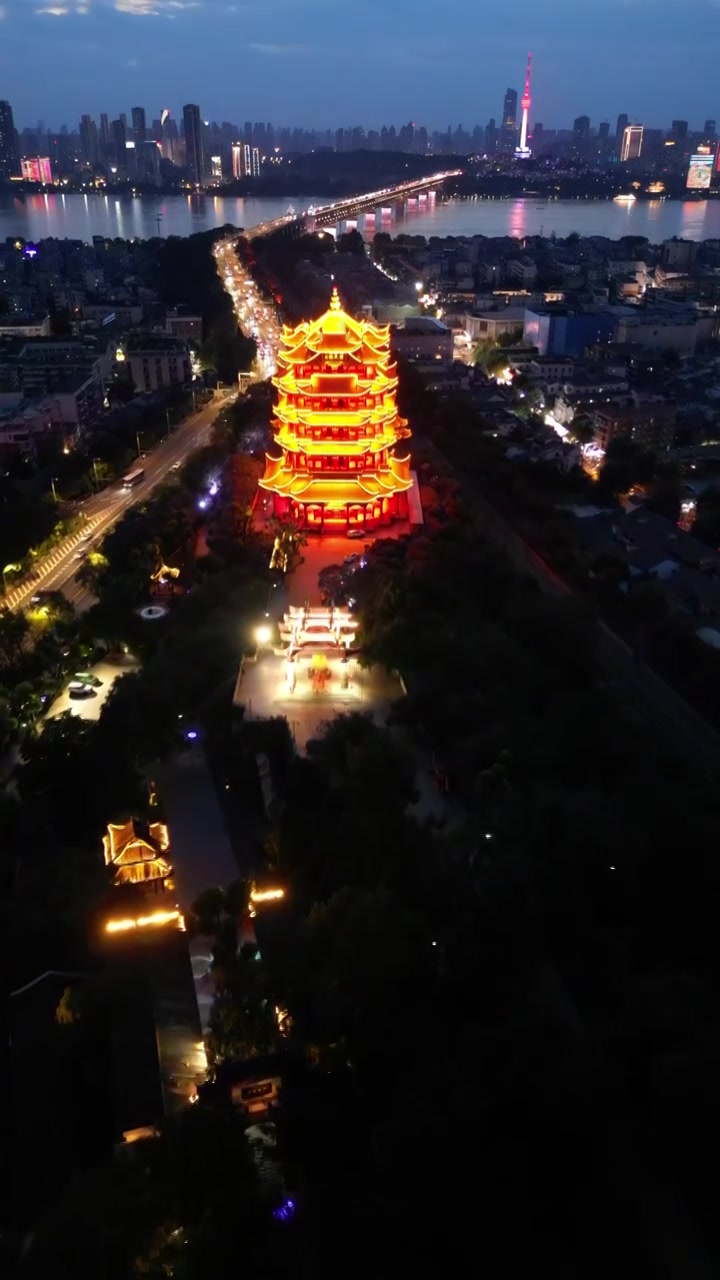 华灯初上，夜幕下的黄鹤楼视频下载