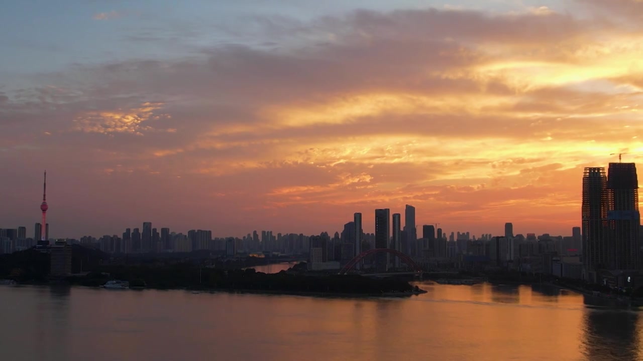 4K湖北武汉汉口江滩晚霞夜景航拍视频下载