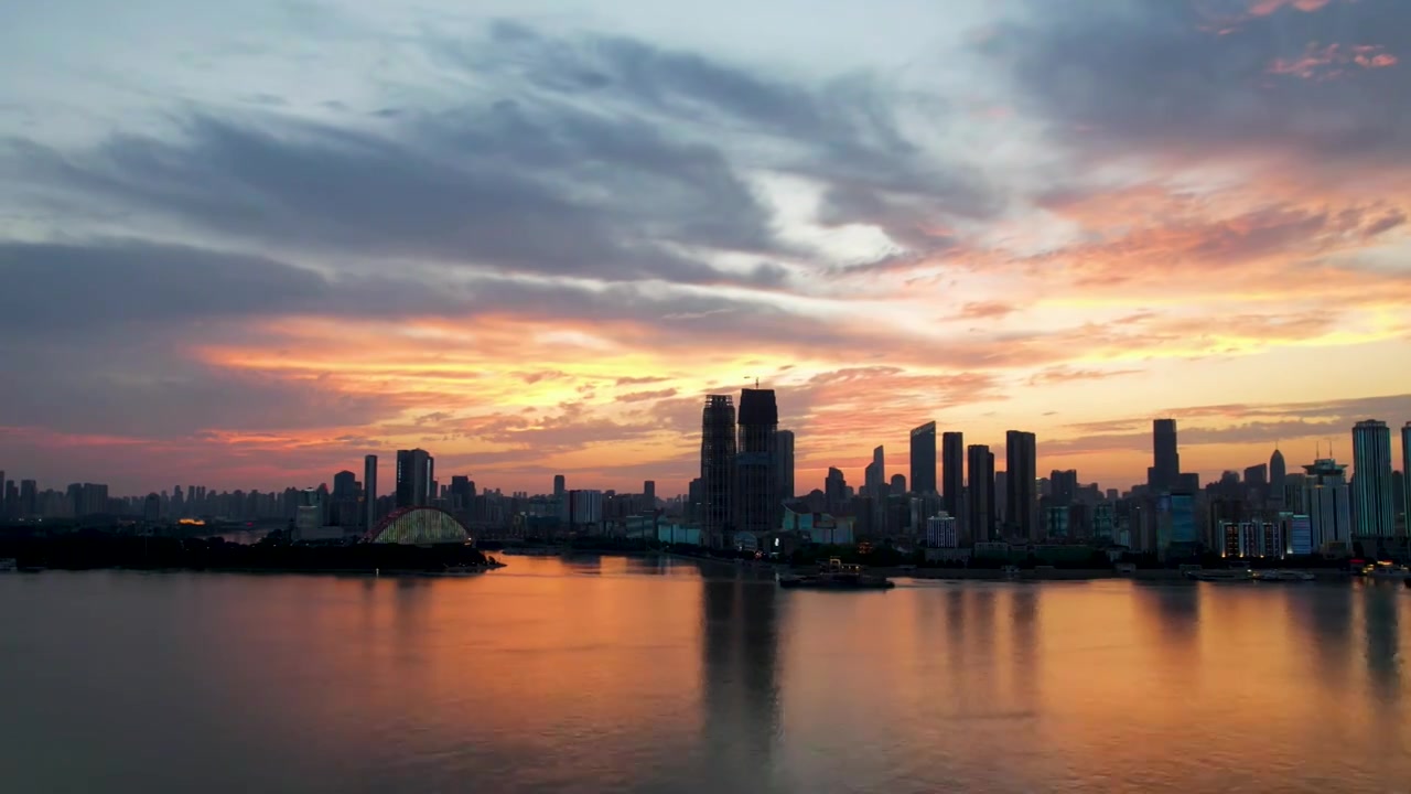 4K湖北武汉汉口江滩晚霞夜景航拍延时视频素材