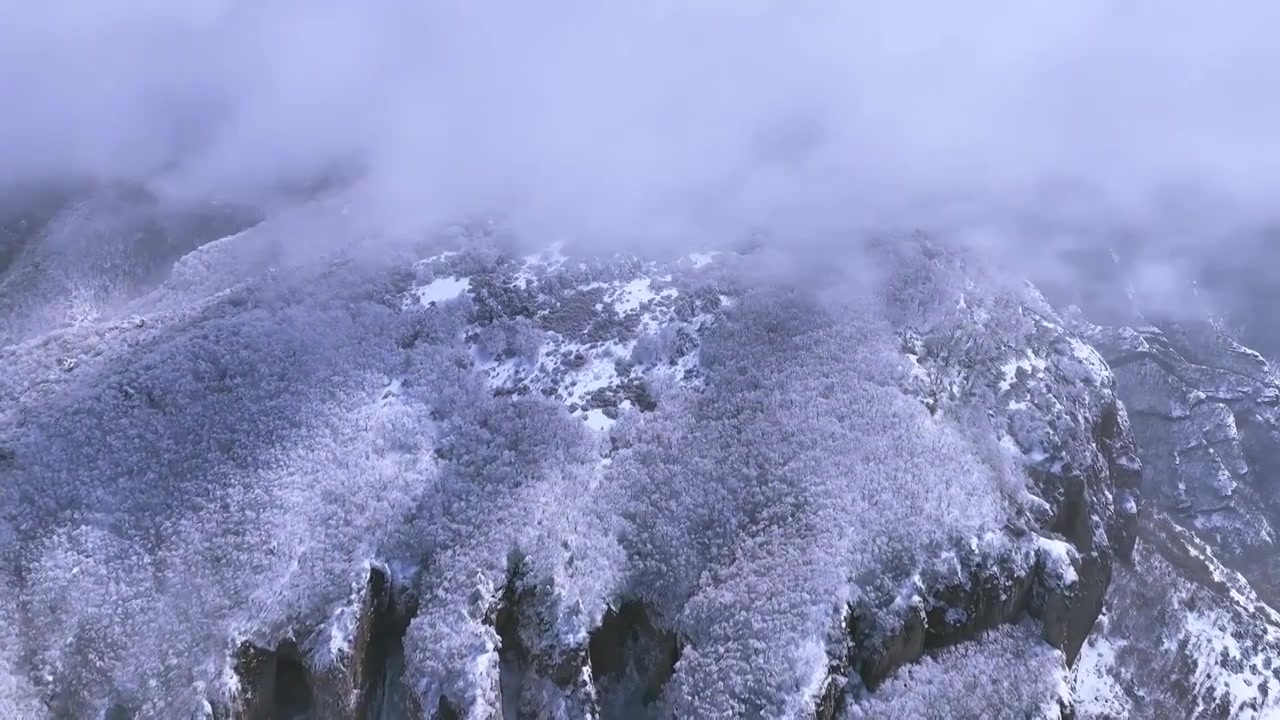 山西省长治市板山春雪后的山巅景色视频下载