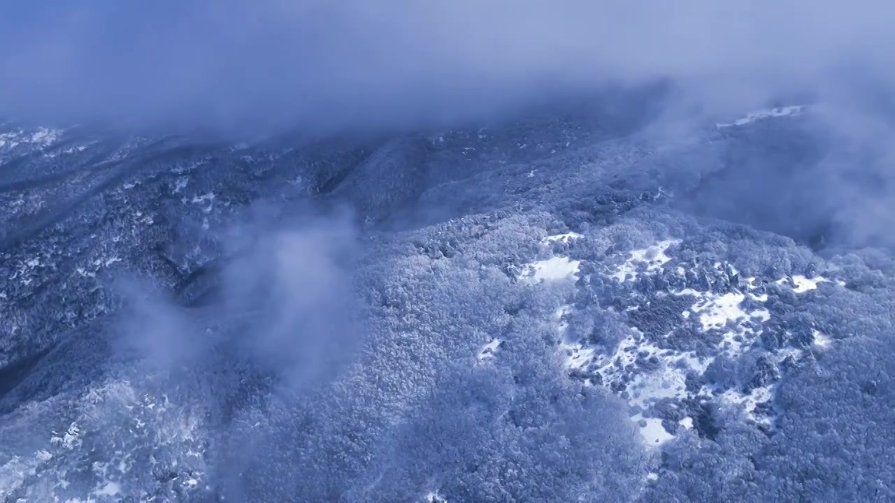 山西省长治市板山春雪后的山巅景色视频下载