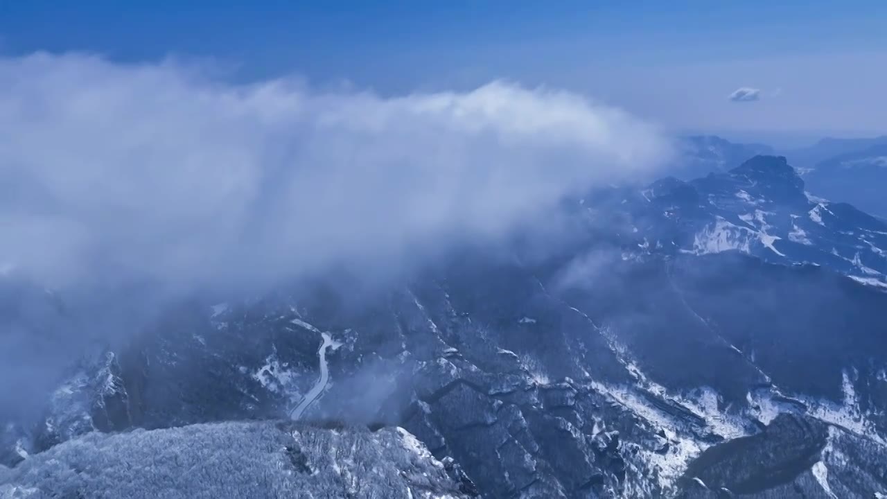 山西省长治市板山春雪后的山巅景色视频下载