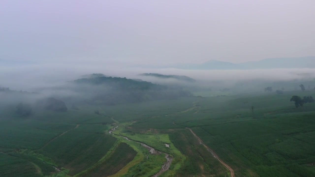 空中鸟瞰松花湖高山云海田野乡村视频素材