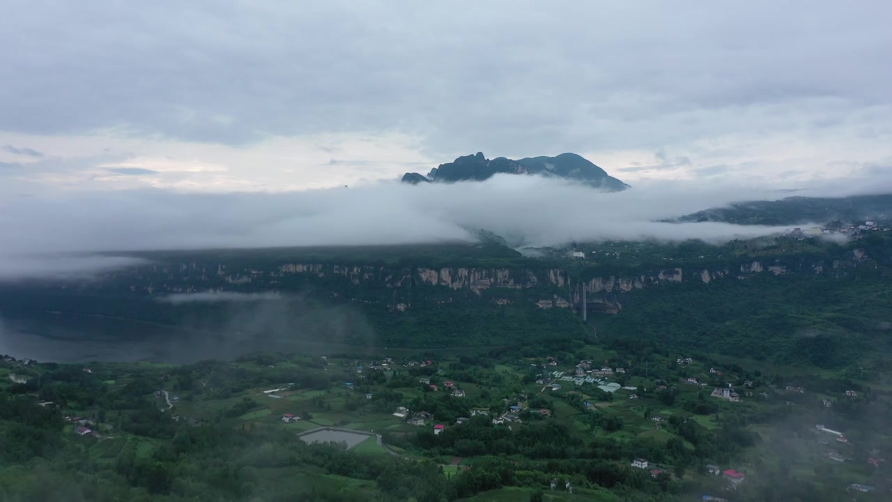 湖北恩施新塘红花峰林景区雨后风光视频素材